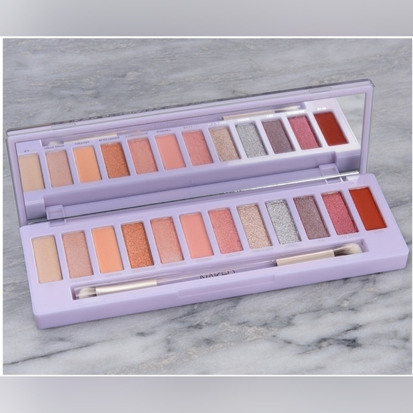 Urban Decay Naked Cyber Eyeshadow Palette - Picture 6 of 13